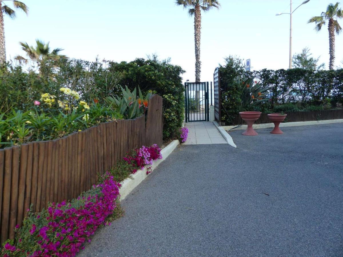 Studio Cosy Avec Tv Et Cuisine Equipee, Bord De Mer Le Lavandou - Fr-1-308-34 Kültér fotó